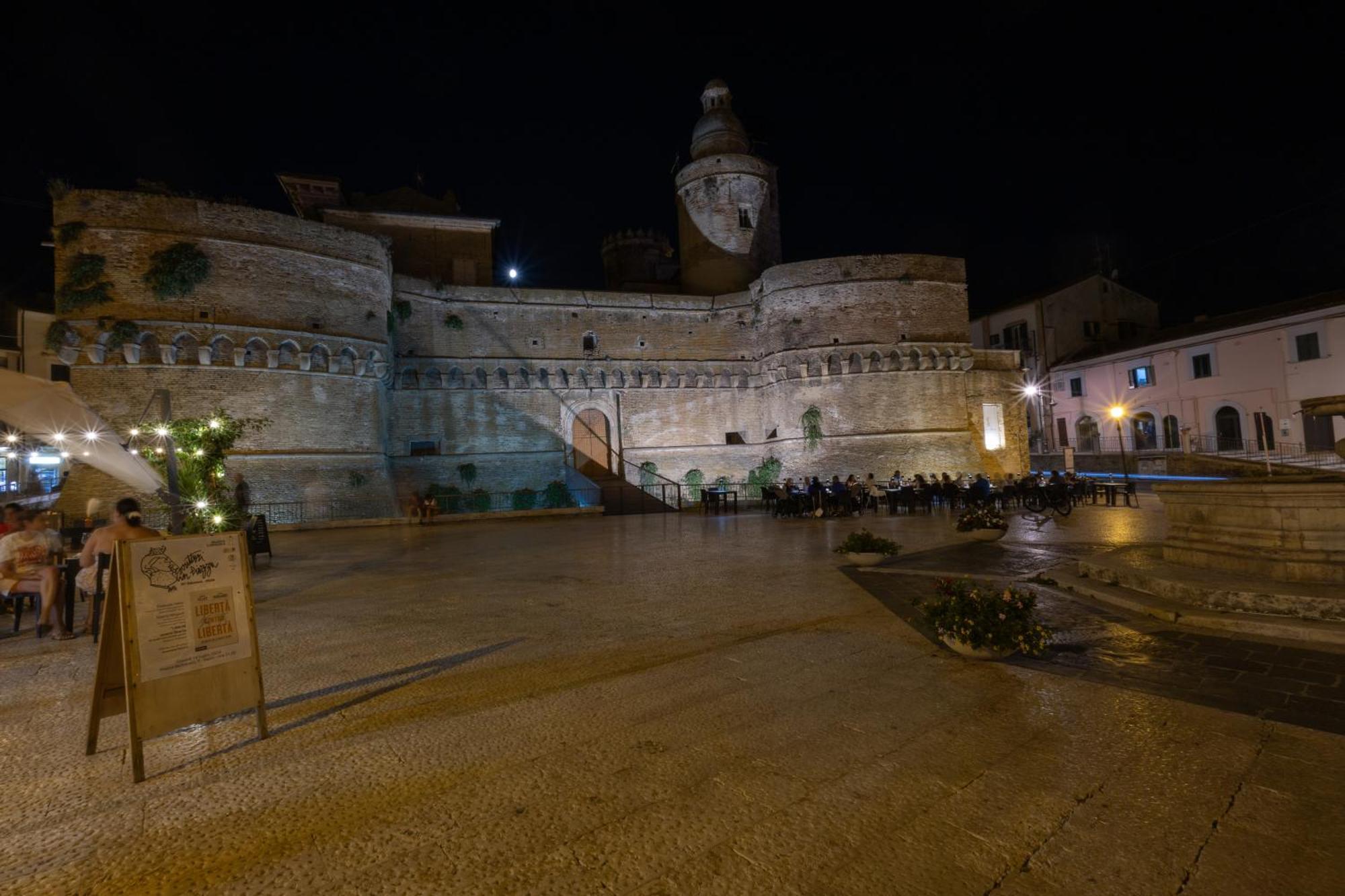Corso Garibaldi 21 Apartment & Rooms Vasto Buitenkant foto